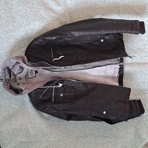 Women warm pu jacket. Size L.